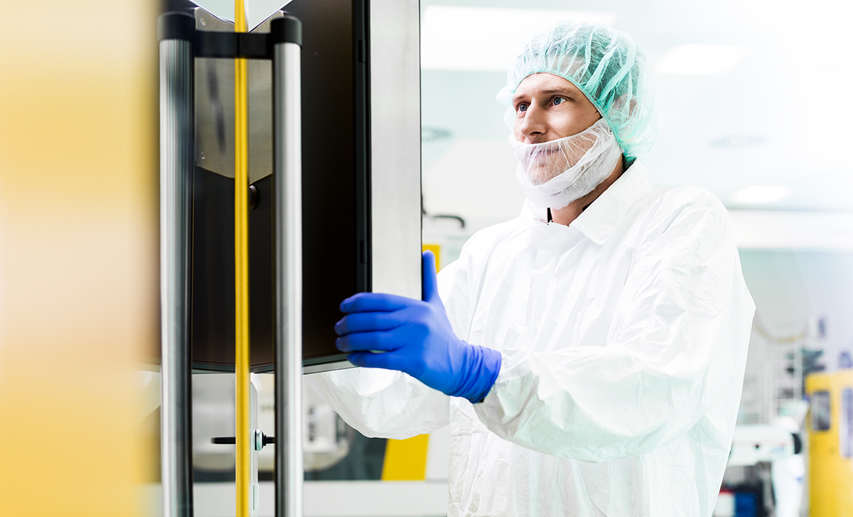 cleanroom worker at rose plastic medical packaging.